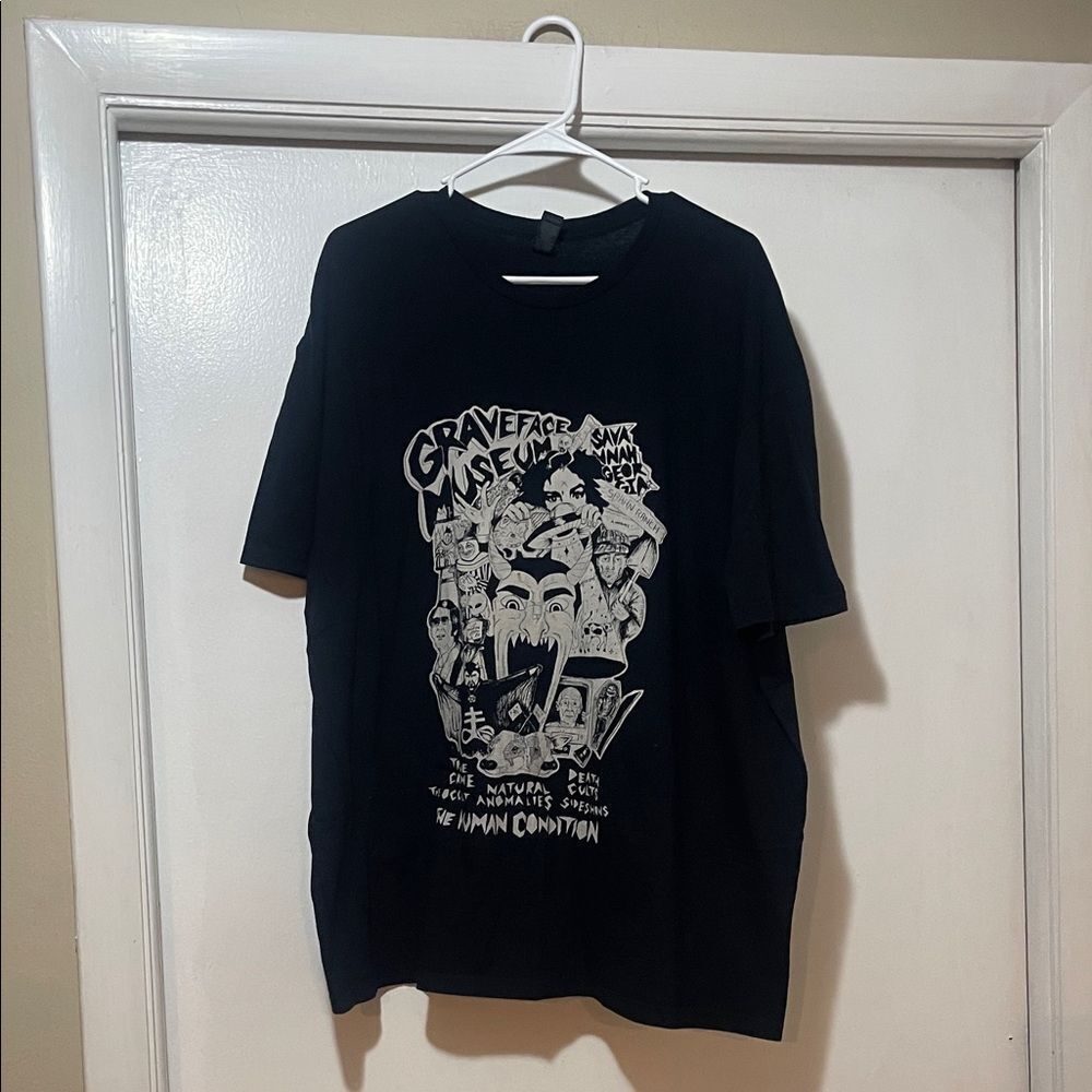 Grave face museum T-shirt, size 2 XL